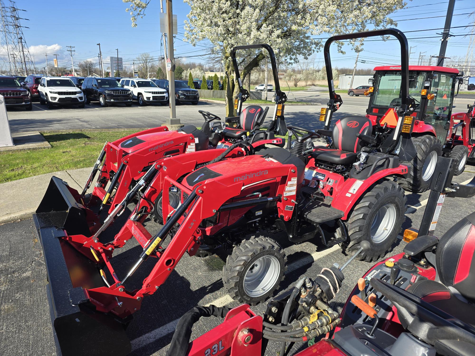 2025 Mahindra 2123 HST Tractor with Loader