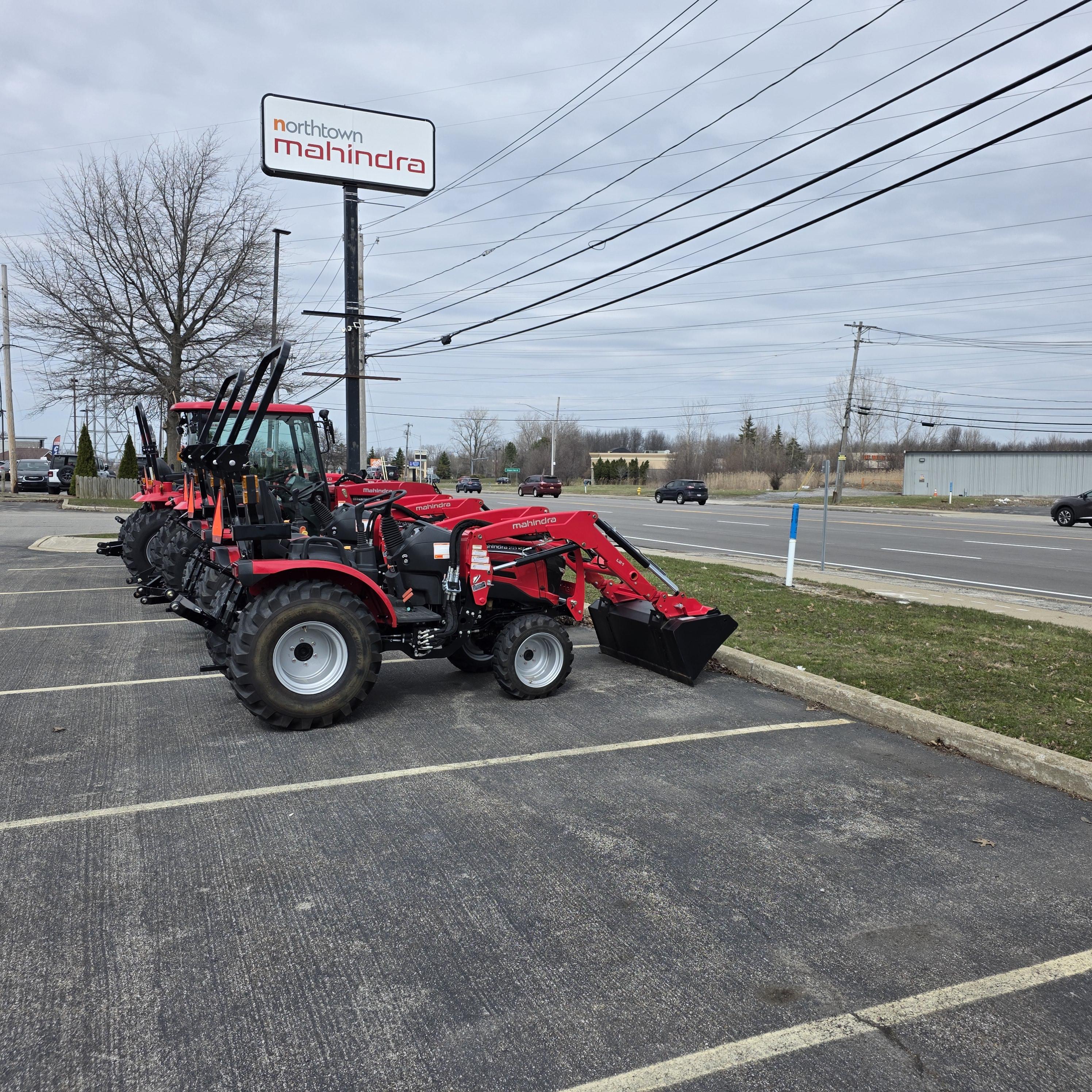 2025 Mahindra 2123 HST Tractor with Loader