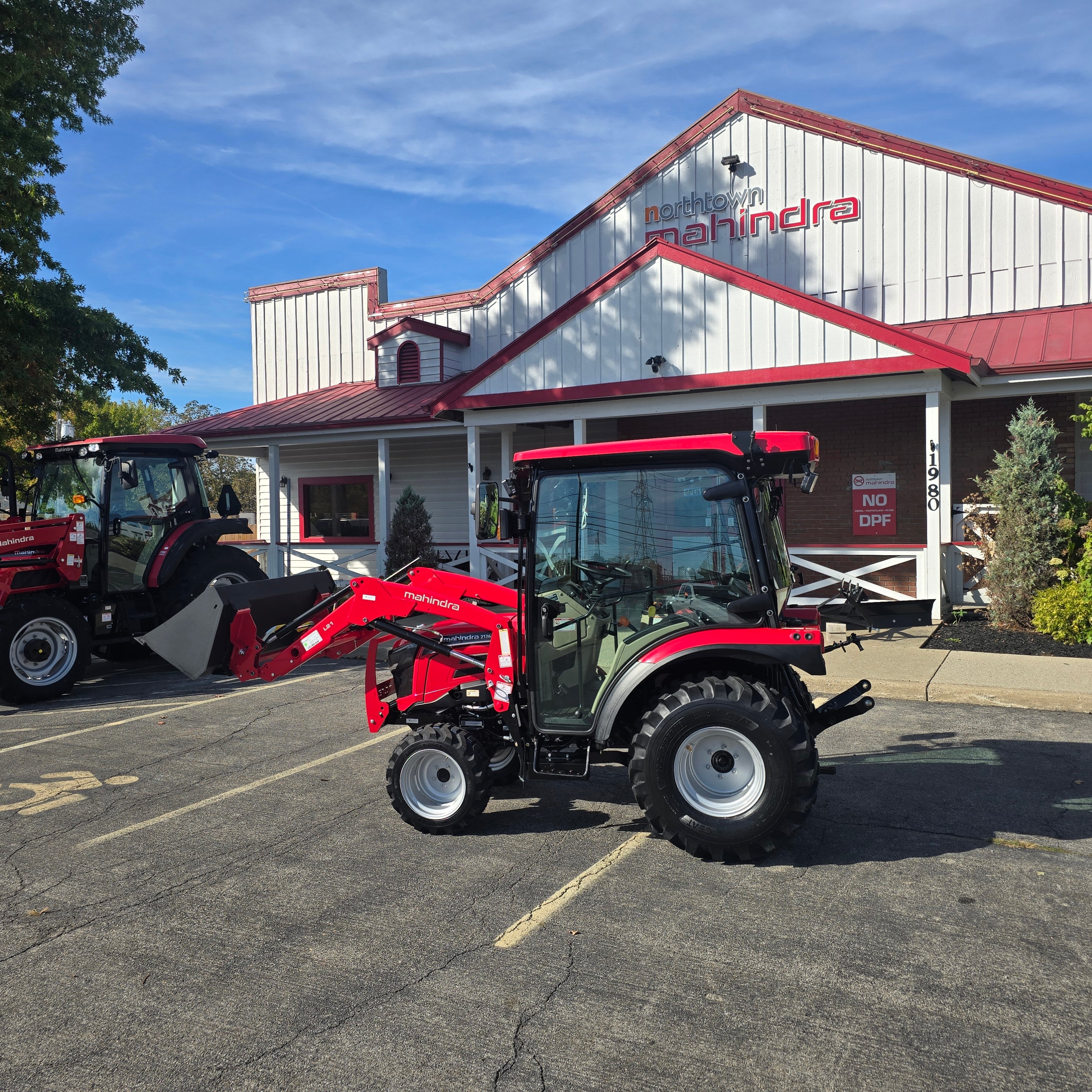 Mahindra 2126 HST CAB & Loader