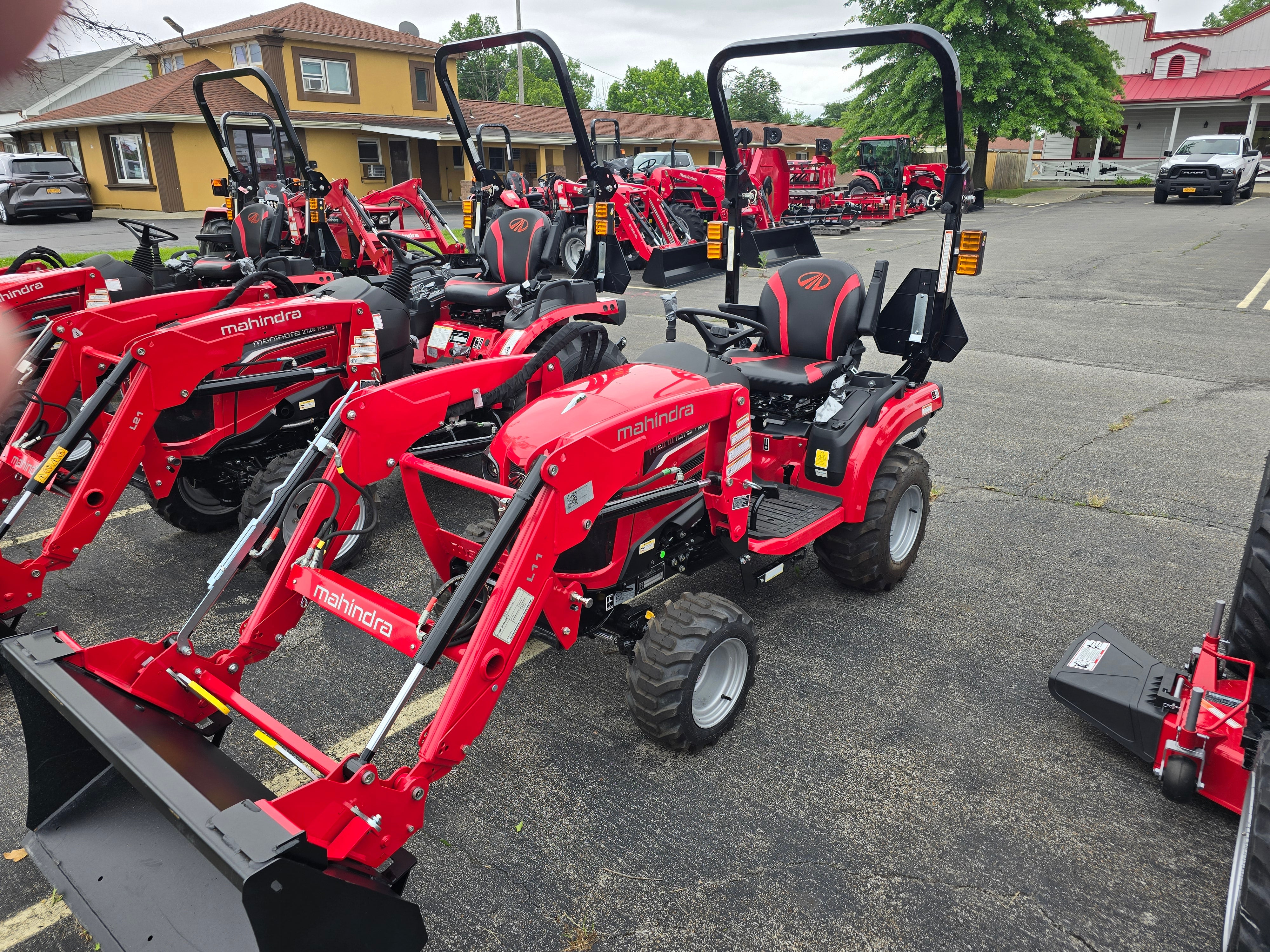 2025 Mahindra 1120 HST Tractor with Loader